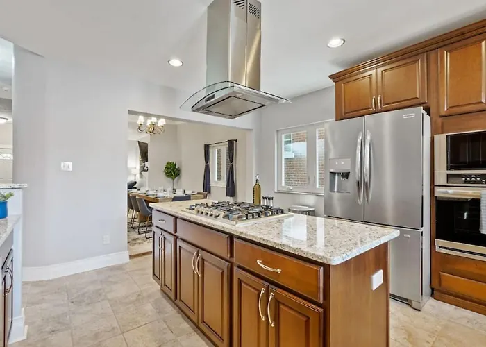 3 Story With 10 Beds And Free Off Street Parking *