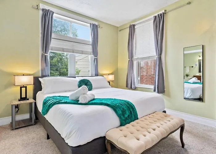 3 Story With 10 Beds And Free Off Street Parking * Pittsburgh