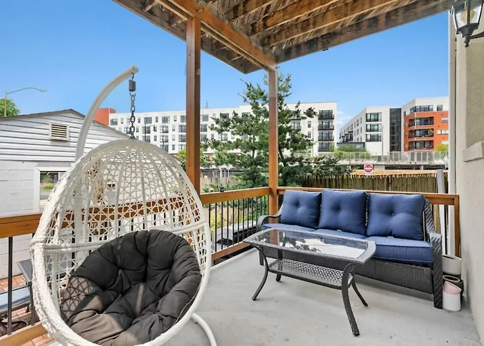 Holiday home 3 Story With 10 Beds And Free Off Street Parking Pittsburgh