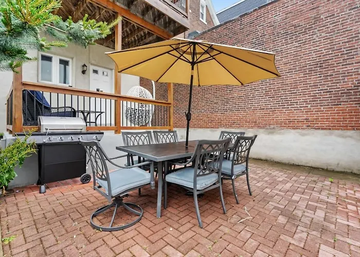 3 Story With 10 Beds And Free Off Street Parking * Pittsburgh