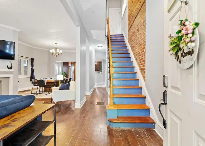 Holiday home 3 Story With 10 Beds And Free Off Street Parking Pittsburgh