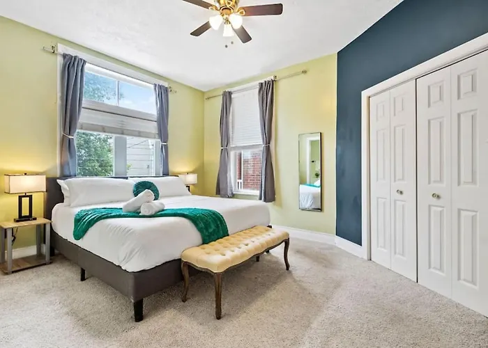 3 Story With 10 Beds And Free Off Street Parking