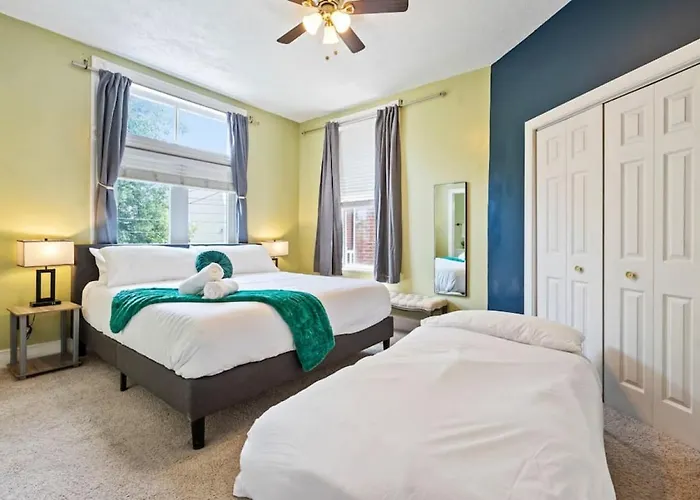 Holiday home 3 Story With 10 Beds And Free Off Street Parking