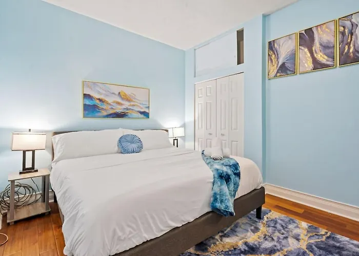 3 Story With 10 Beds And Free Off Street Parking Holiday home *