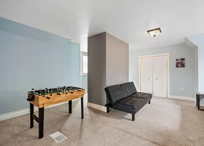 3 Story With 10 Beds And Free Off Street Parking Holiday home *